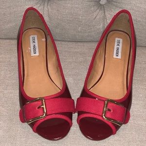Steve Madden red open toe flat size 10.